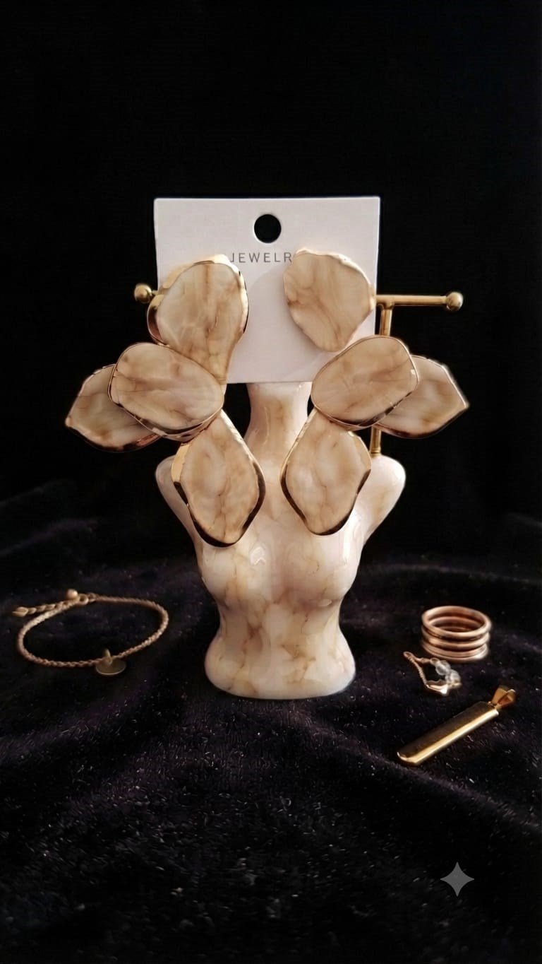 MADAME BELLA KALİTESİ,MODELİ VE İŞÇİLİGİ İLE ZARİF ,ŞIK.VE ESTETİK MODERN MİNE KAPLAMA ÇELİK BİR KÜPE