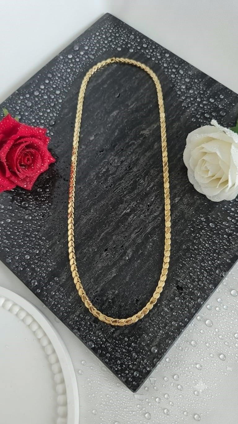 MADAME BELLA KALİTESİ,MODELİ VE İŞÇİLİGİ İLE ZARİF ,ŞIK.VE ESTETİK MODERN  BİR ÇELİK KOLYE