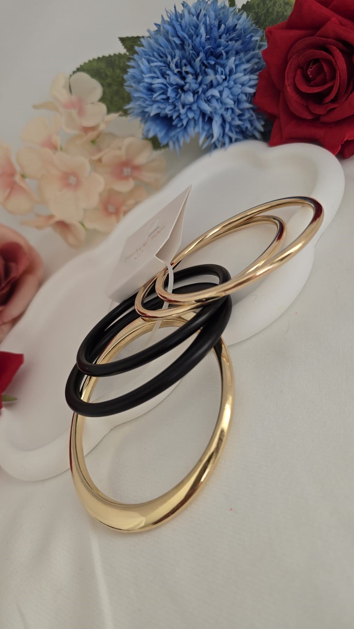 ÖZEL VİP TASARIM , ÇOK ŞIK VE ZENGİN BİR BİLEKLİK SADE  DESENİYLE ENFES BİR TASARIM