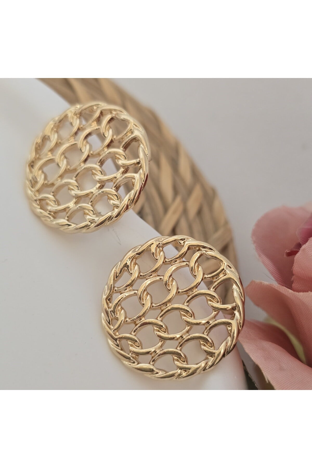 YUVARLAK ÖRGÜ DESENLİ GOLD ÇELİK KOLYR