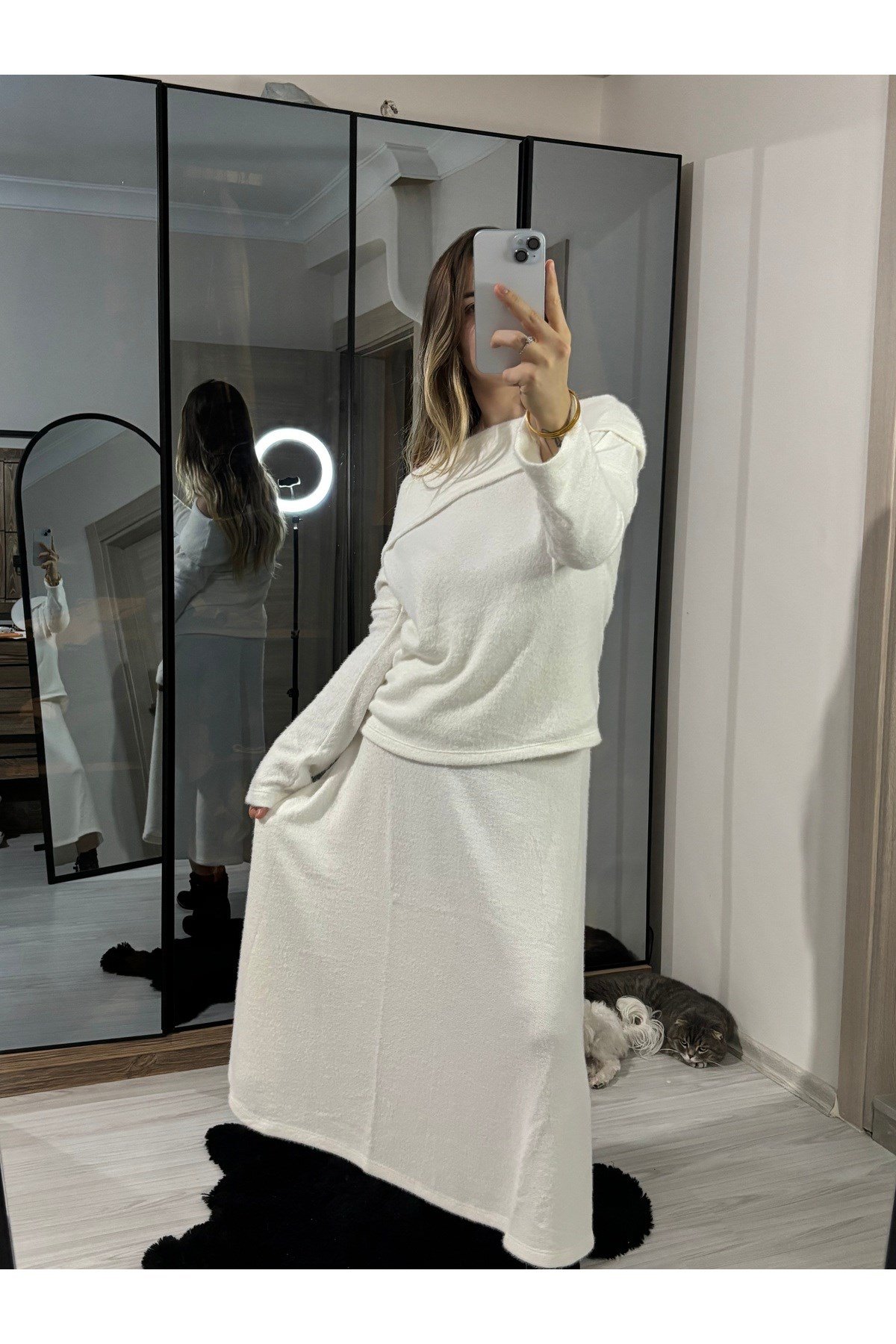 Beyaz Yumoş Madonna Yaka Etekli Takım