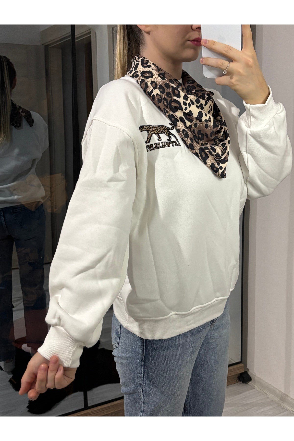Fular Detay Sweatshirt