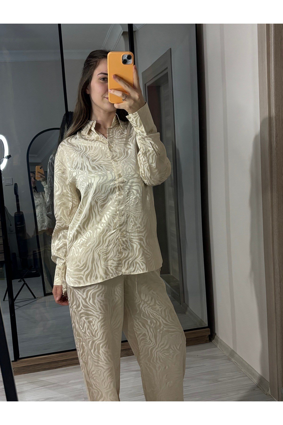 Kadın Ekru Saten Jakarlı Bol Paça Pantolon Gömlek İkili Takım