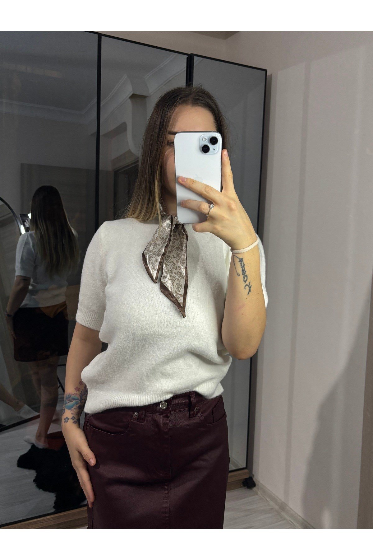 Yaka Fular Detay Kısa Kol Triko Kazak