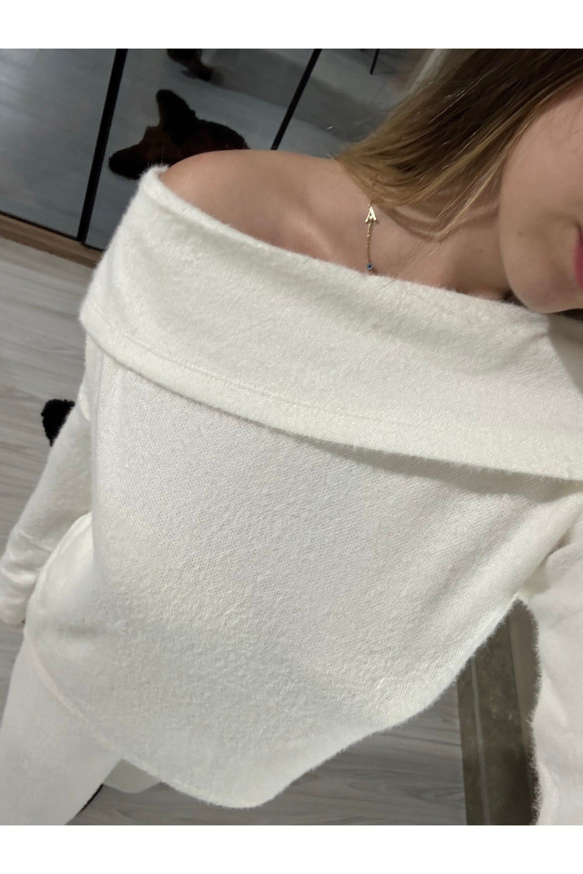 Yumoş madonna yaka pantolonlu takım