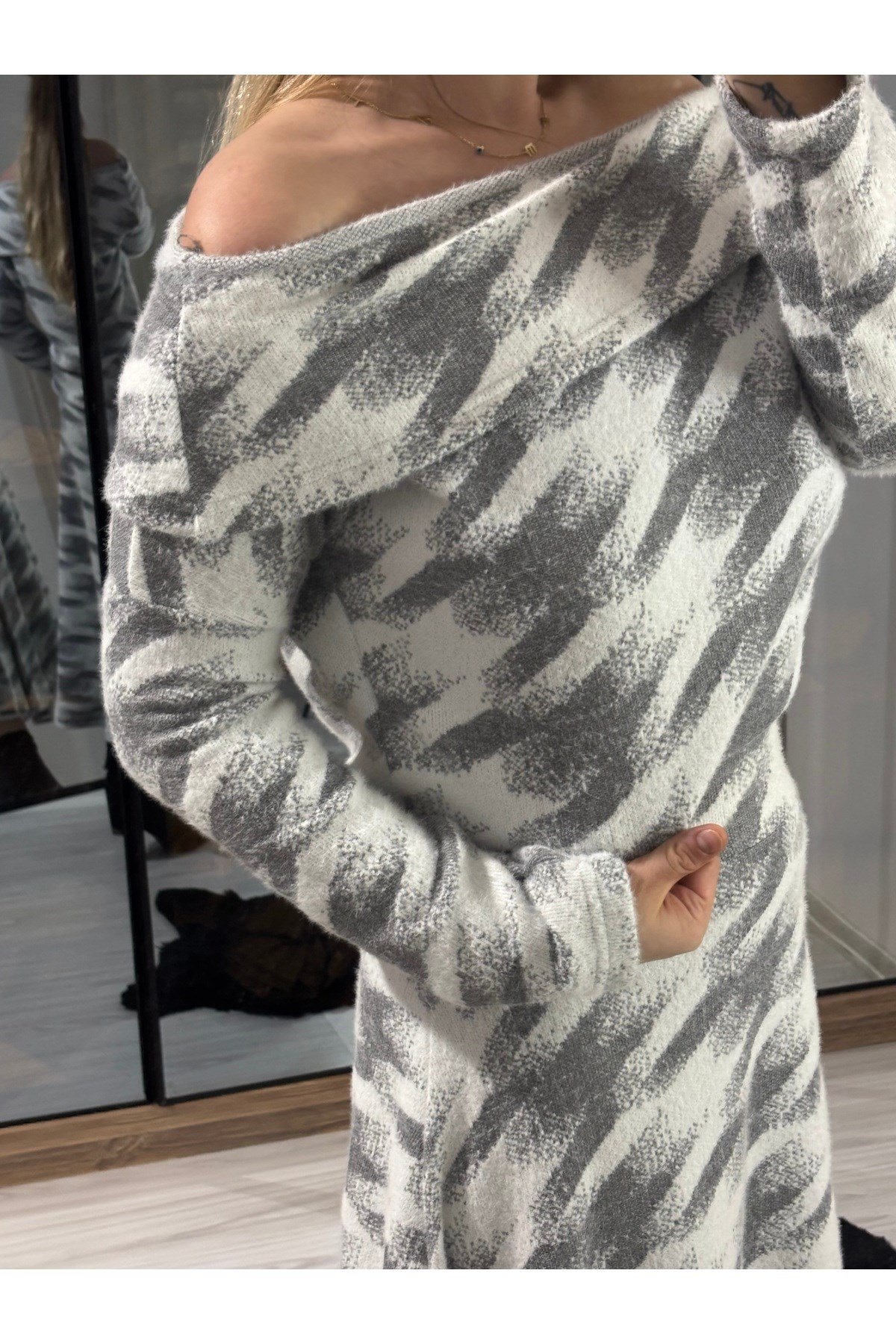 Yumoş Triko Madonna Yaka Etekli Takım