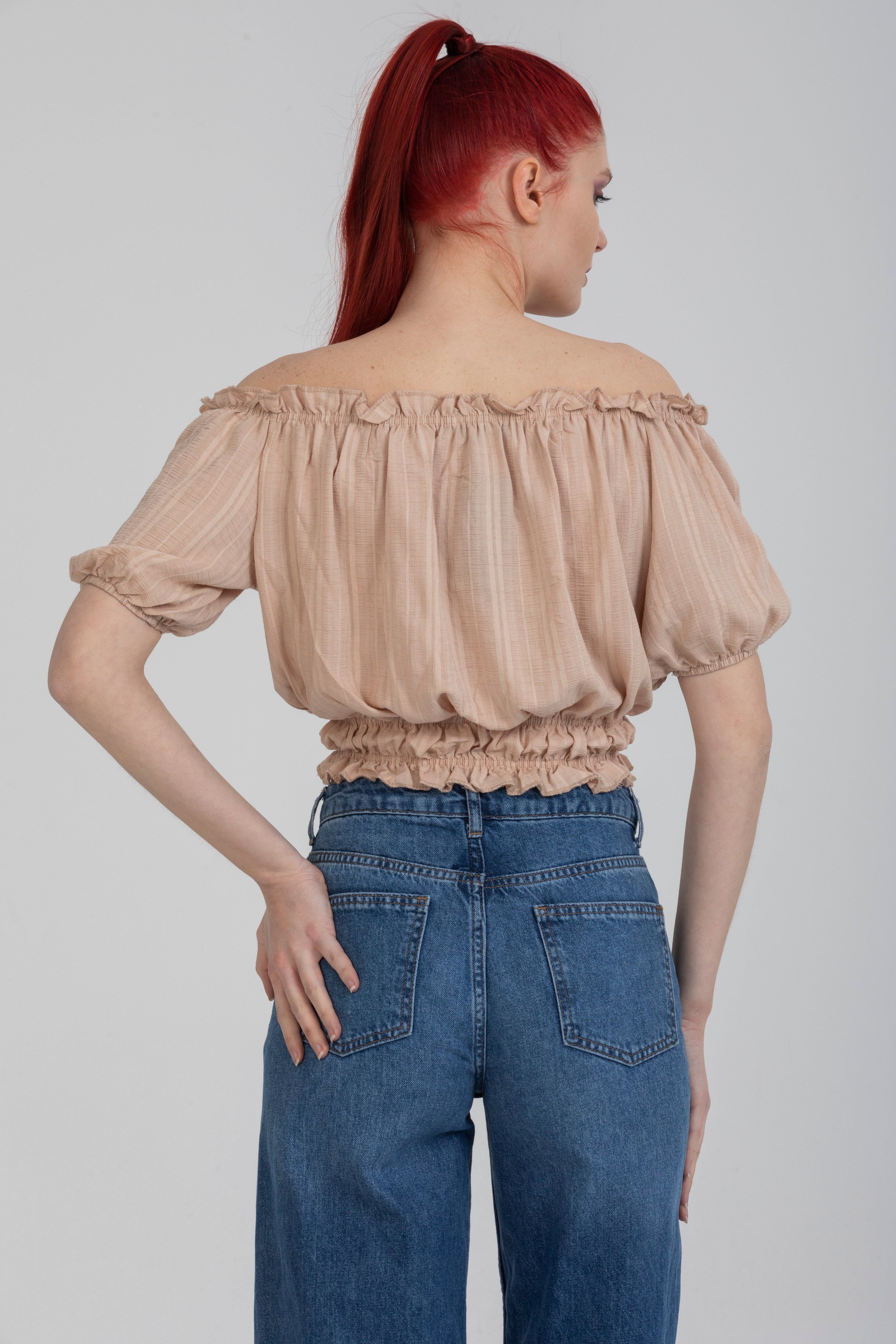 Bej Renk Önü Büzgülü Detaylı Balon Kol Crop Bluz