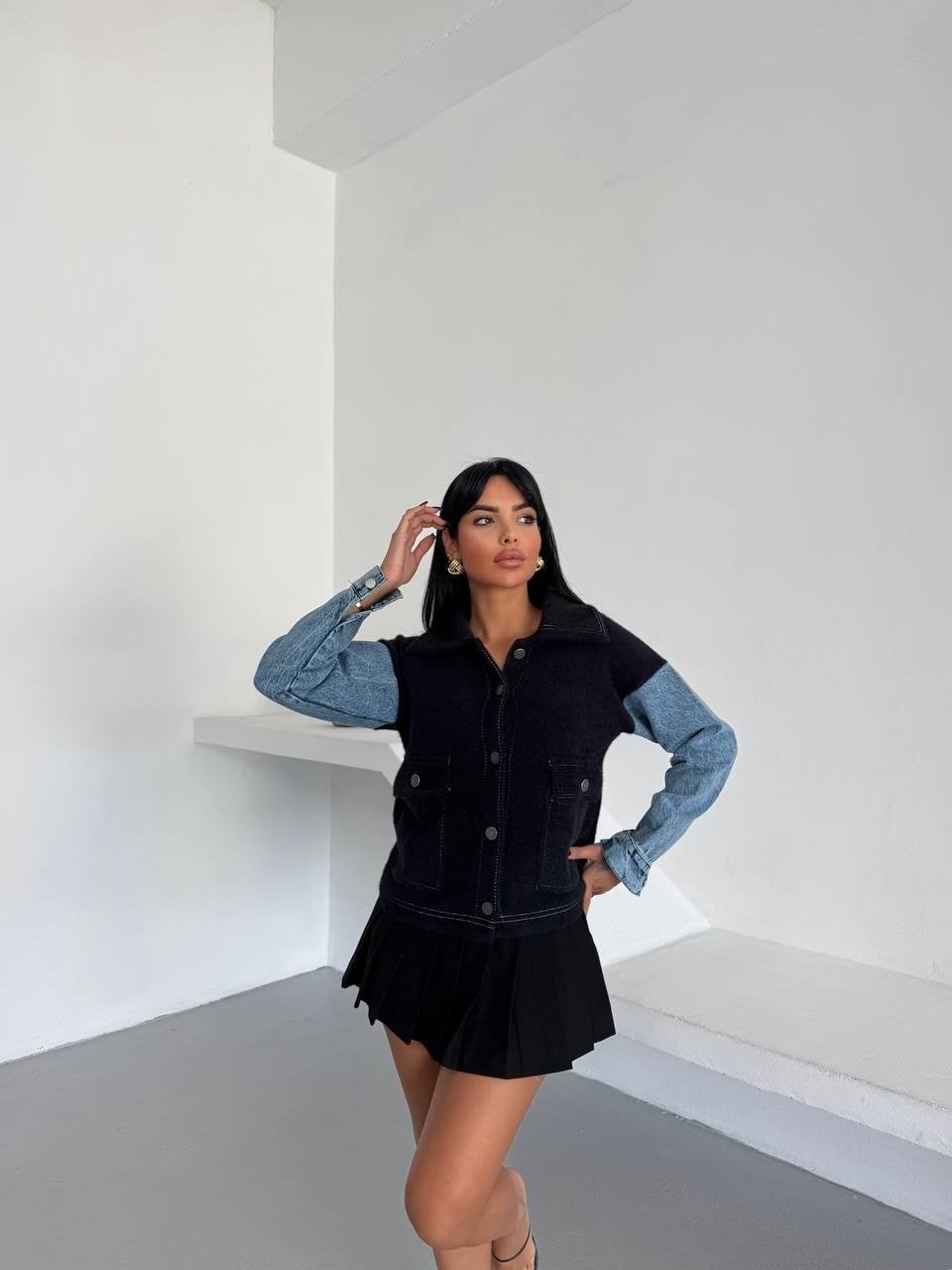 Denim Kol Detaylı Kontrast Ceket – Güçlü Stil, Net Duruş