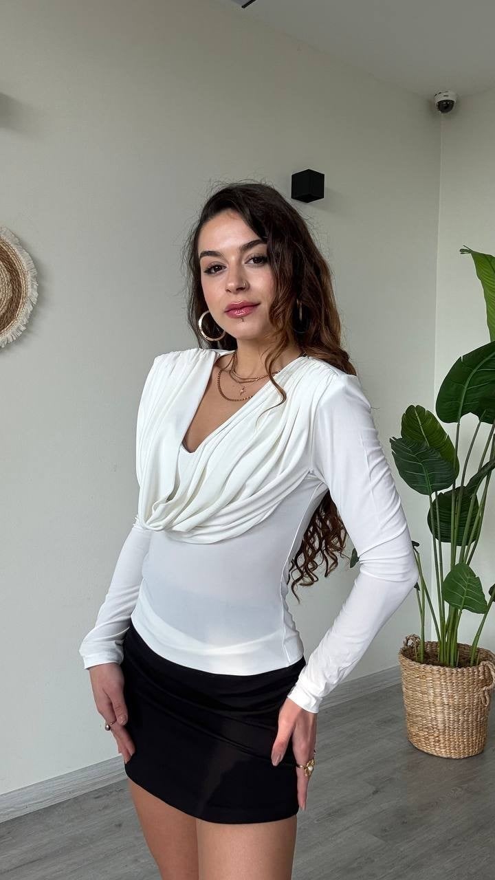 Ekru Dökümlü V Yaka Uzun Kollu Bluz