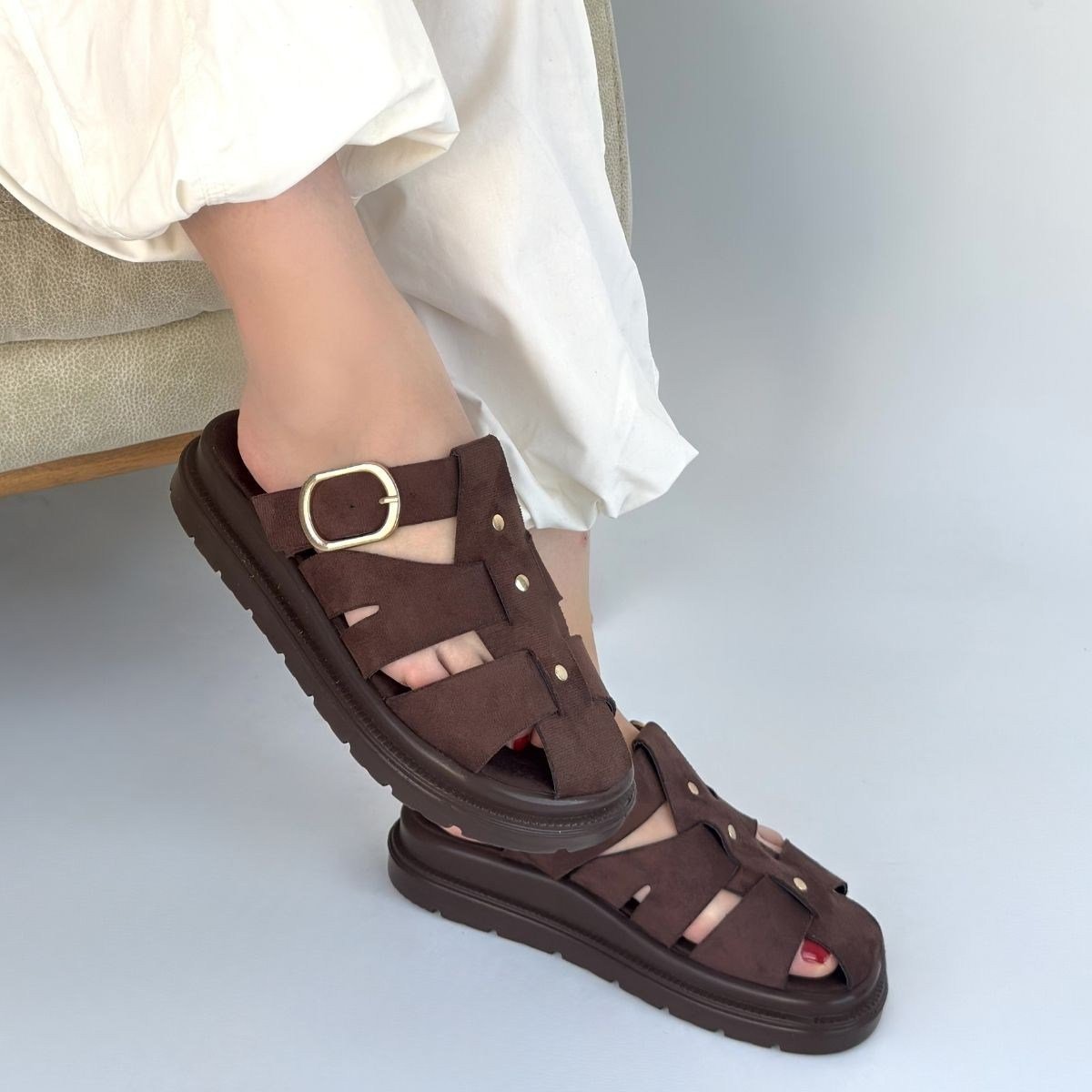 Ellia Kahverengi Süet Tokalı Terlik