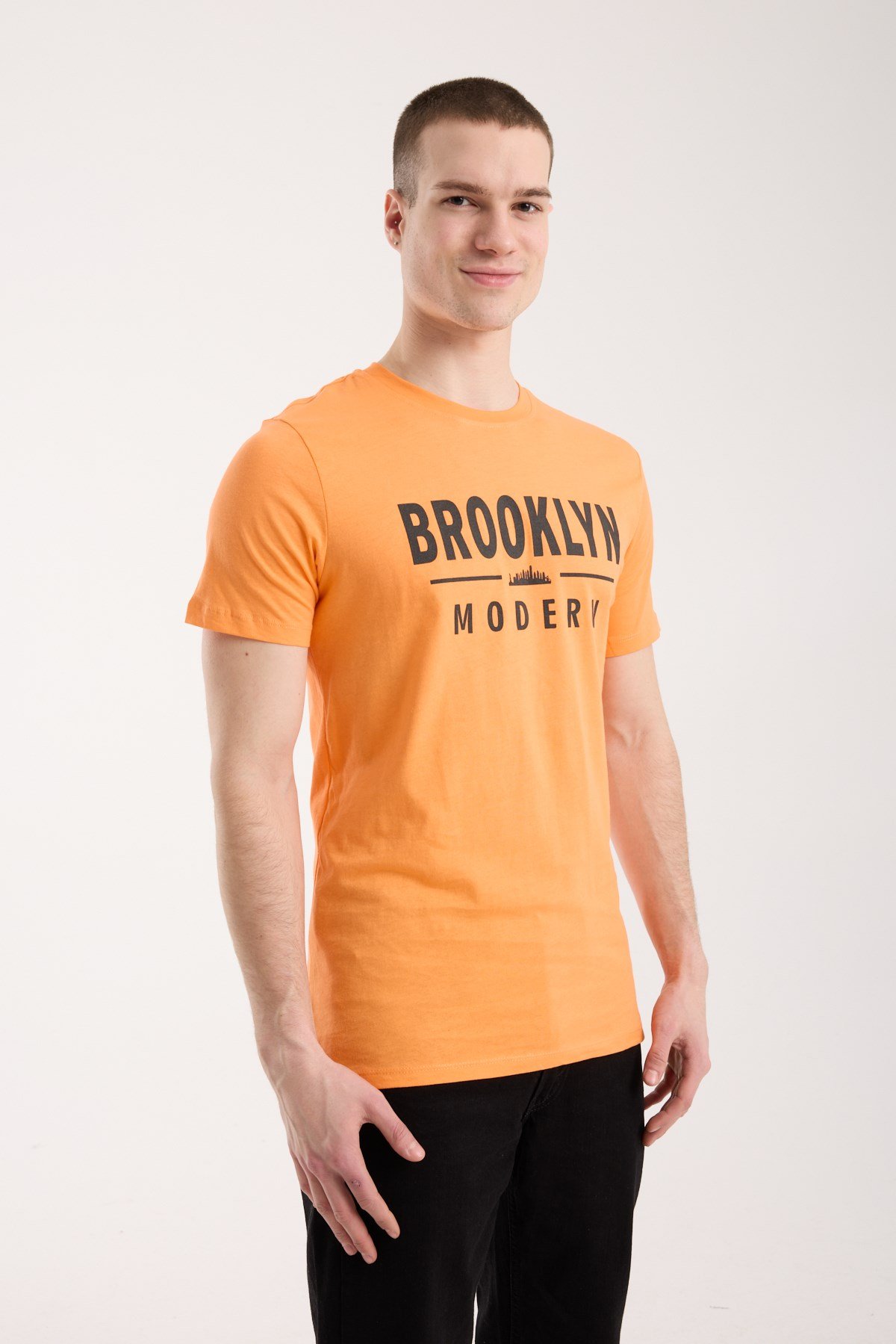 Erkek Rahat Kesim Yazı Detaylı T-Shirt