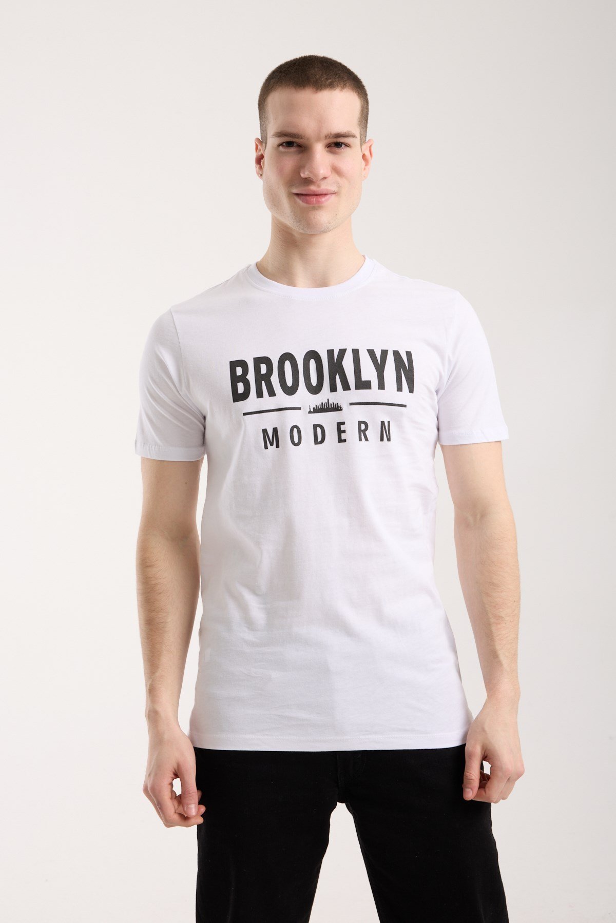 Erkek Rahat Kesim Yazı Detaylı T-Shirt