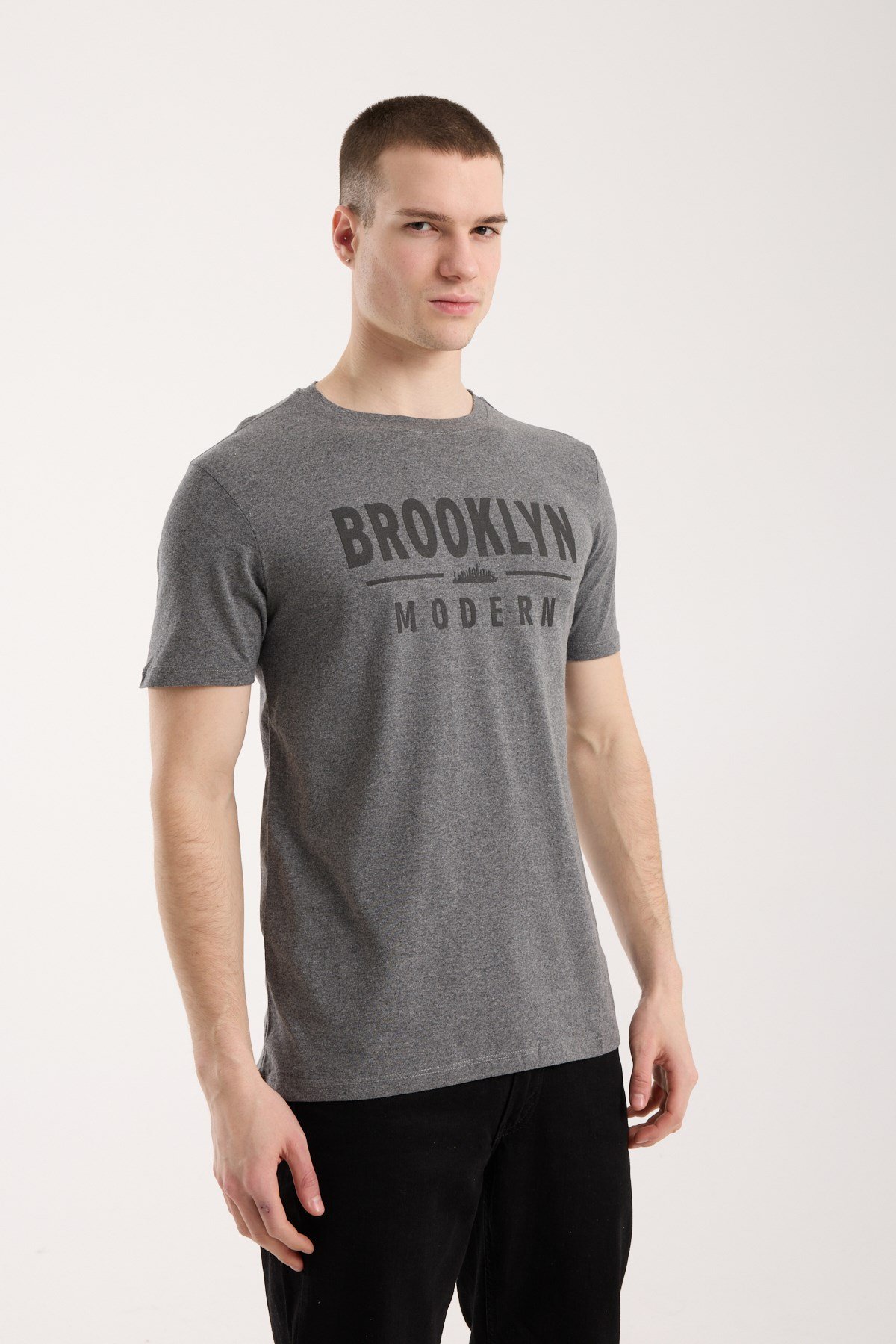 Erkek Rahat Kesim Yazı Detaylı T-Shirt