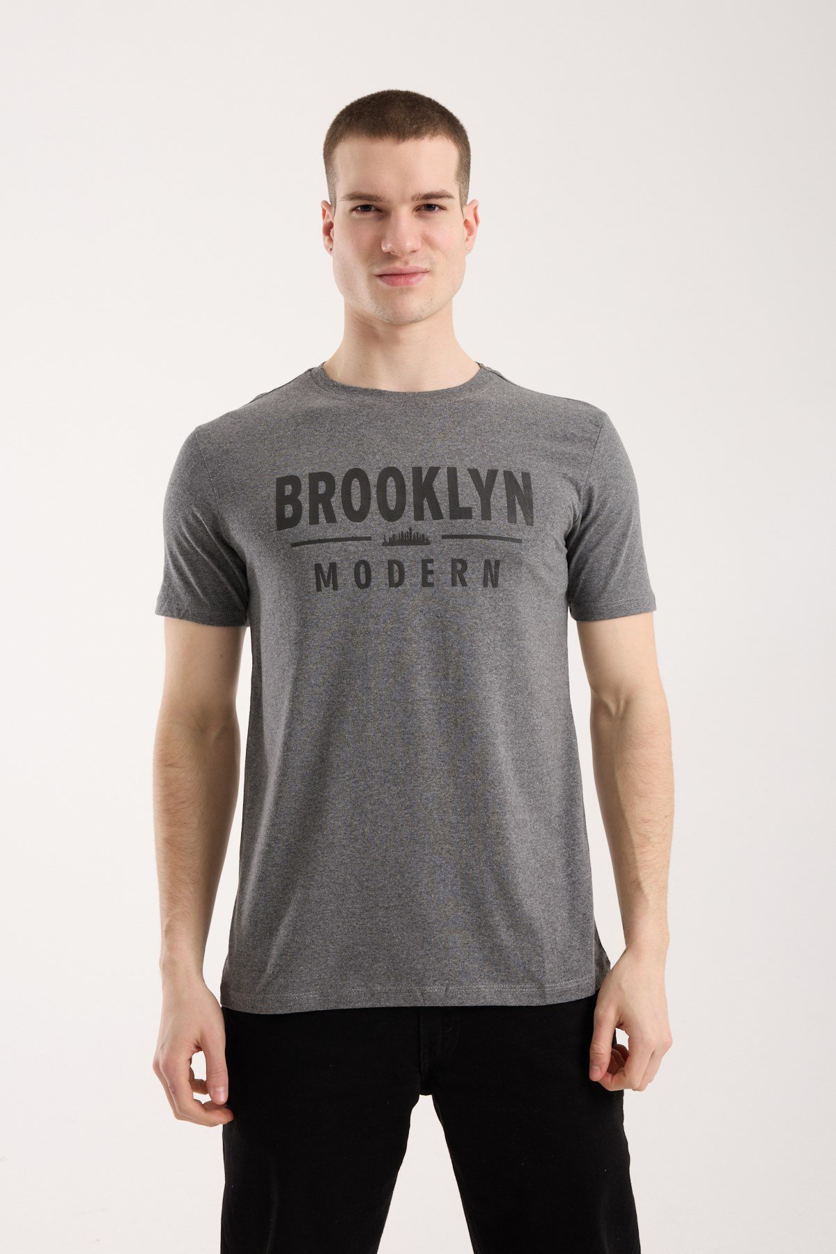 Erkek Rahat Kesim Yazı Detaylı T-Shirt