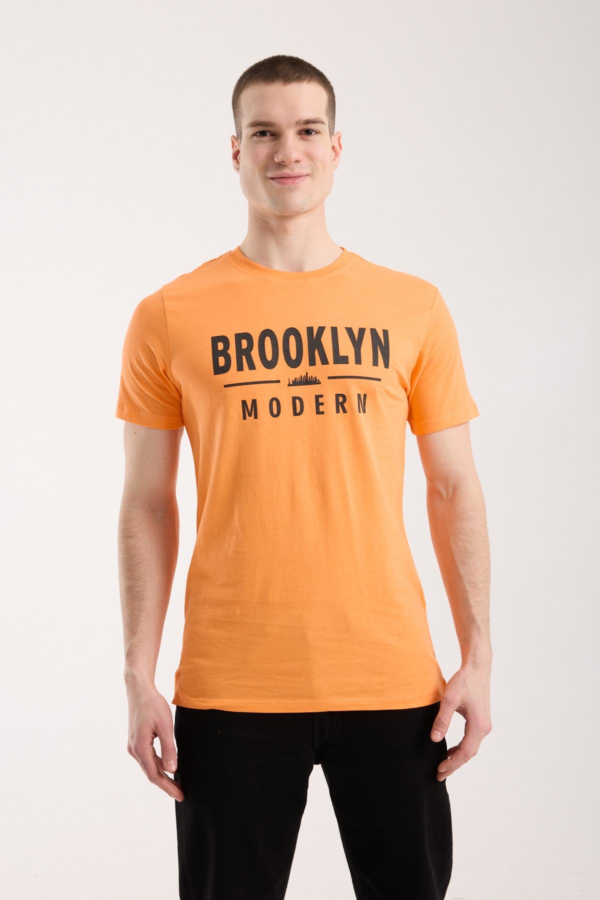 Erkek Rahat Kesim Yazı Detaylı T-Shirt