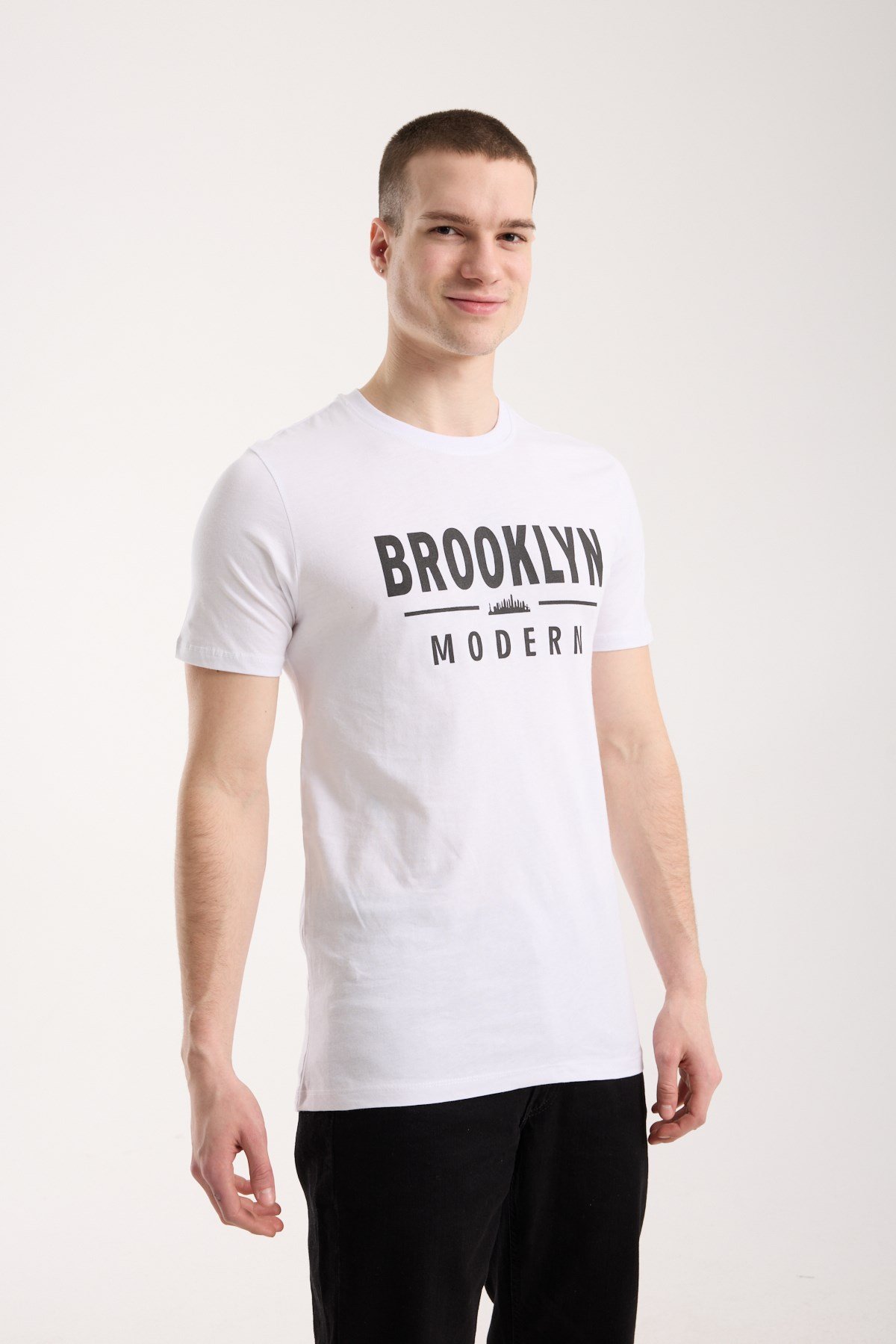 Erkek Rahat Kesim Yazı Detaylı T-Shirt