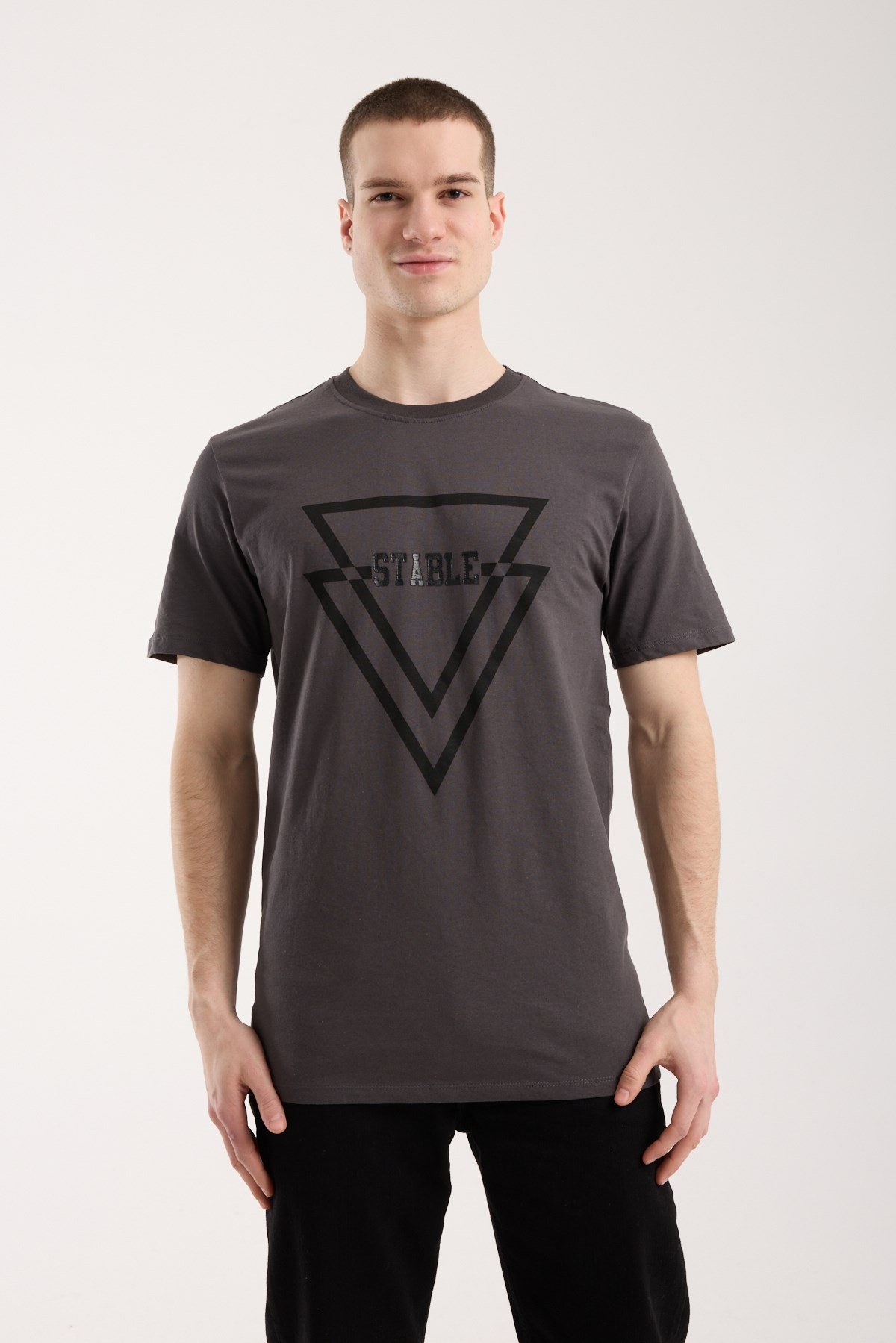 Erkek Urban Stable Kabartma Baskılı Slim Fit Günlük Tişört