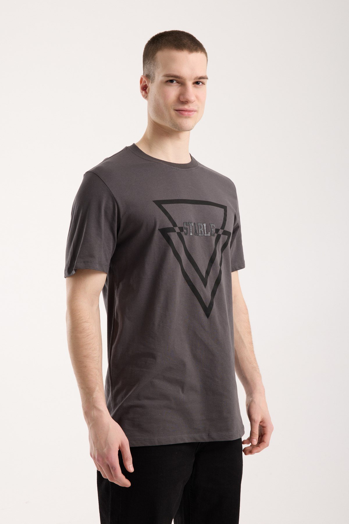 Erkek Urban Stable Kabartma Baskılı Slim Fit Günlük Tişört