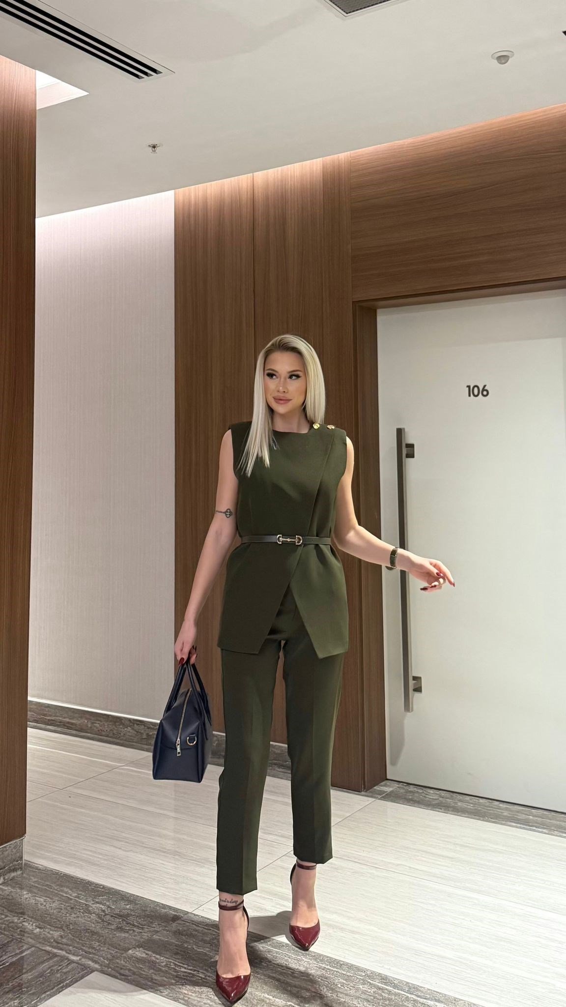Haki Kemerli Yelek & Pantolon Takım – Ofis Ve Davet Şıklığı