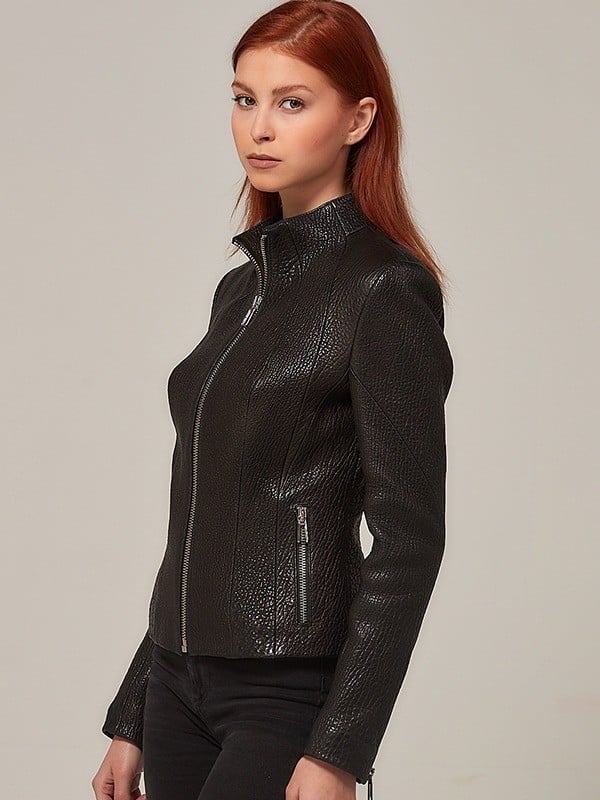 Hakiki Deri Slim Fit Kadın Ceket – Dik Yaka, Fermuarlı Zamansız Tasarım
