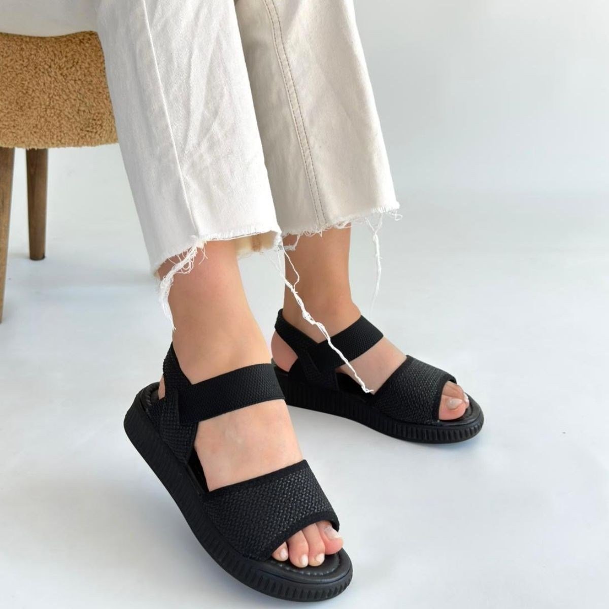 Jake Siyah Hasır Cilt Sandalet