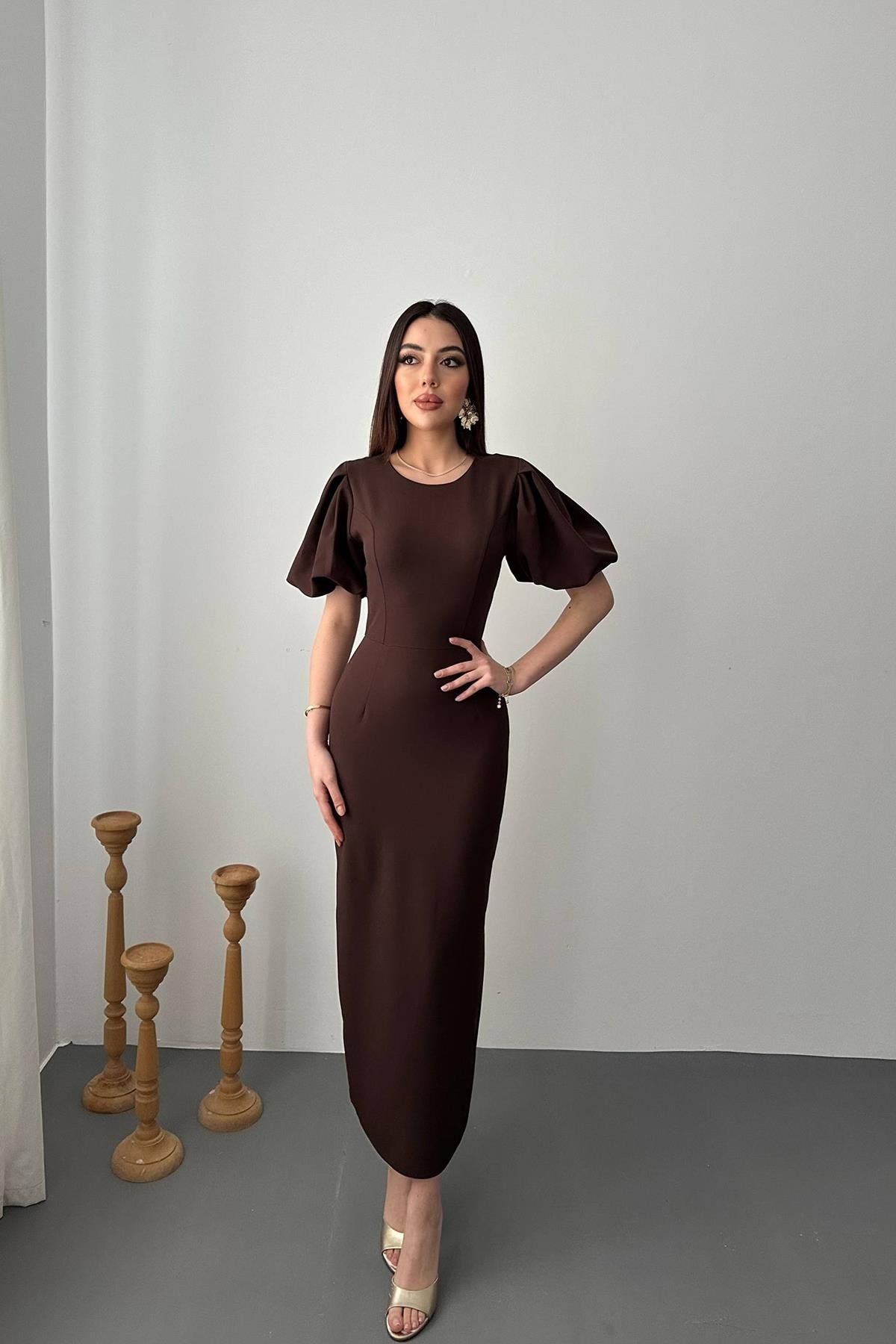 Kahverengi Kolları Balon Elbise