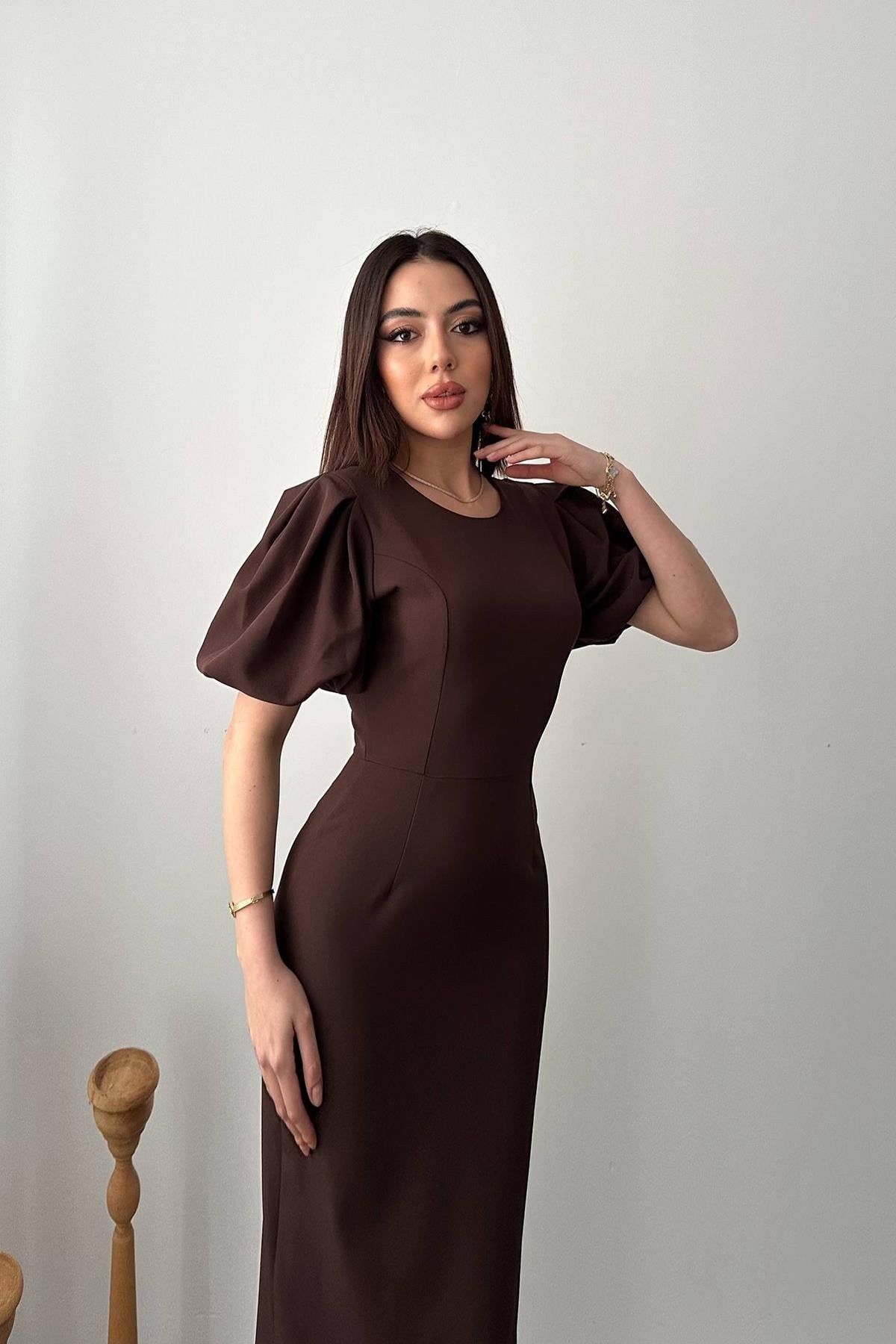 Kahverengi Kolları Balon Elbise
