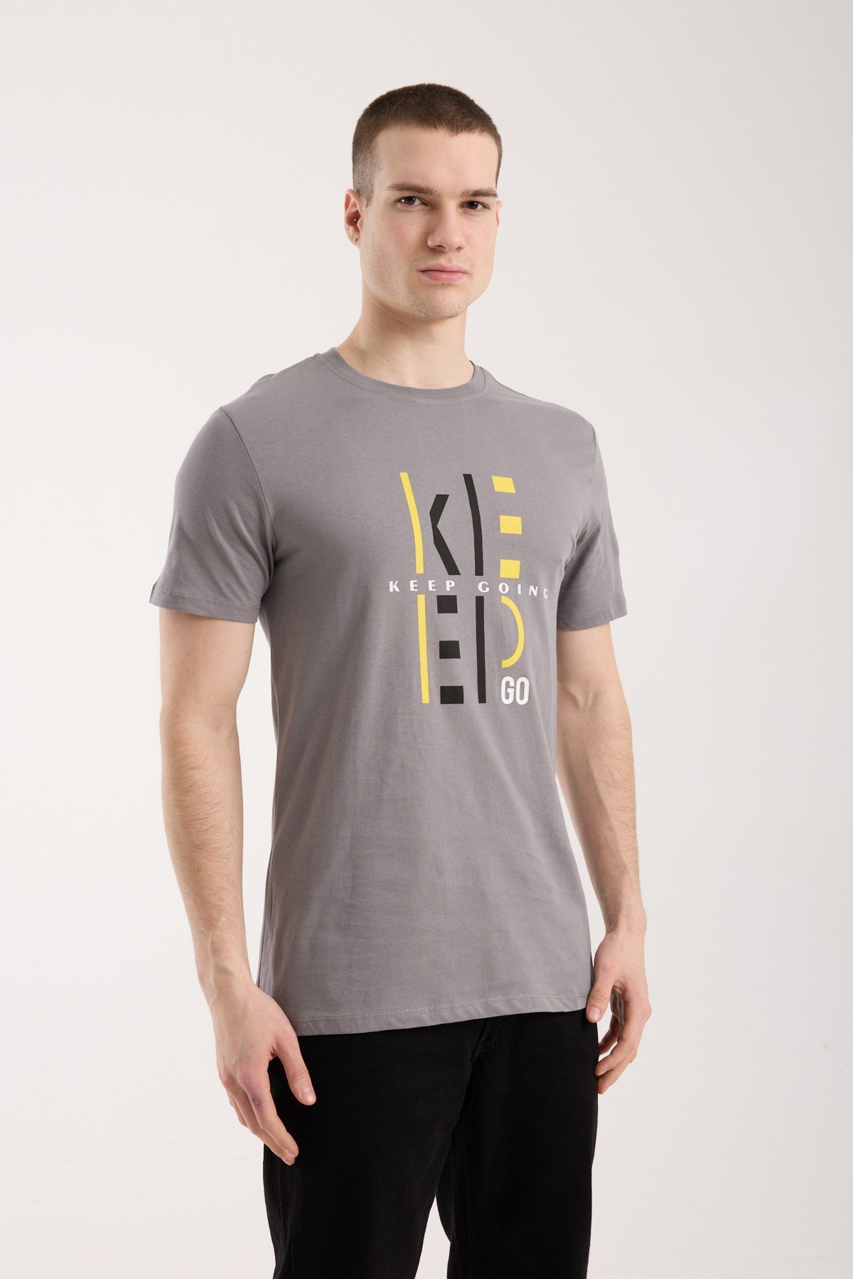 Keep Going Urban Baskılı Erkek Tişört – Sportif Günlük Stil