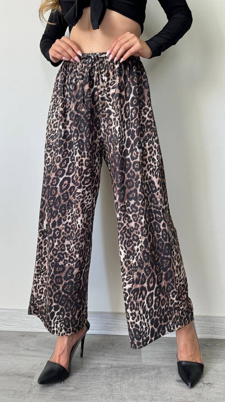 Leopar Desenli Bol Paça Pantolon – Rahat Kesim, Akışkan Duruş