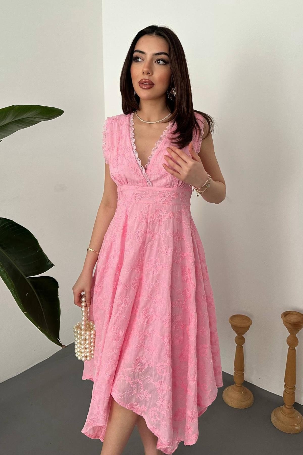 Pembe Brodeli Elbise