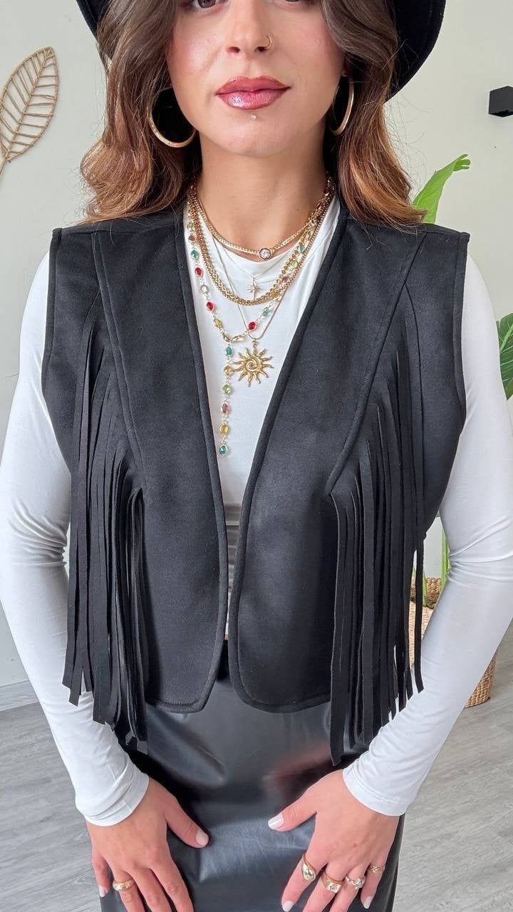 Püskül Detaylı Modern Yelek – Güçlü Ve Özgür Stil-Siyah