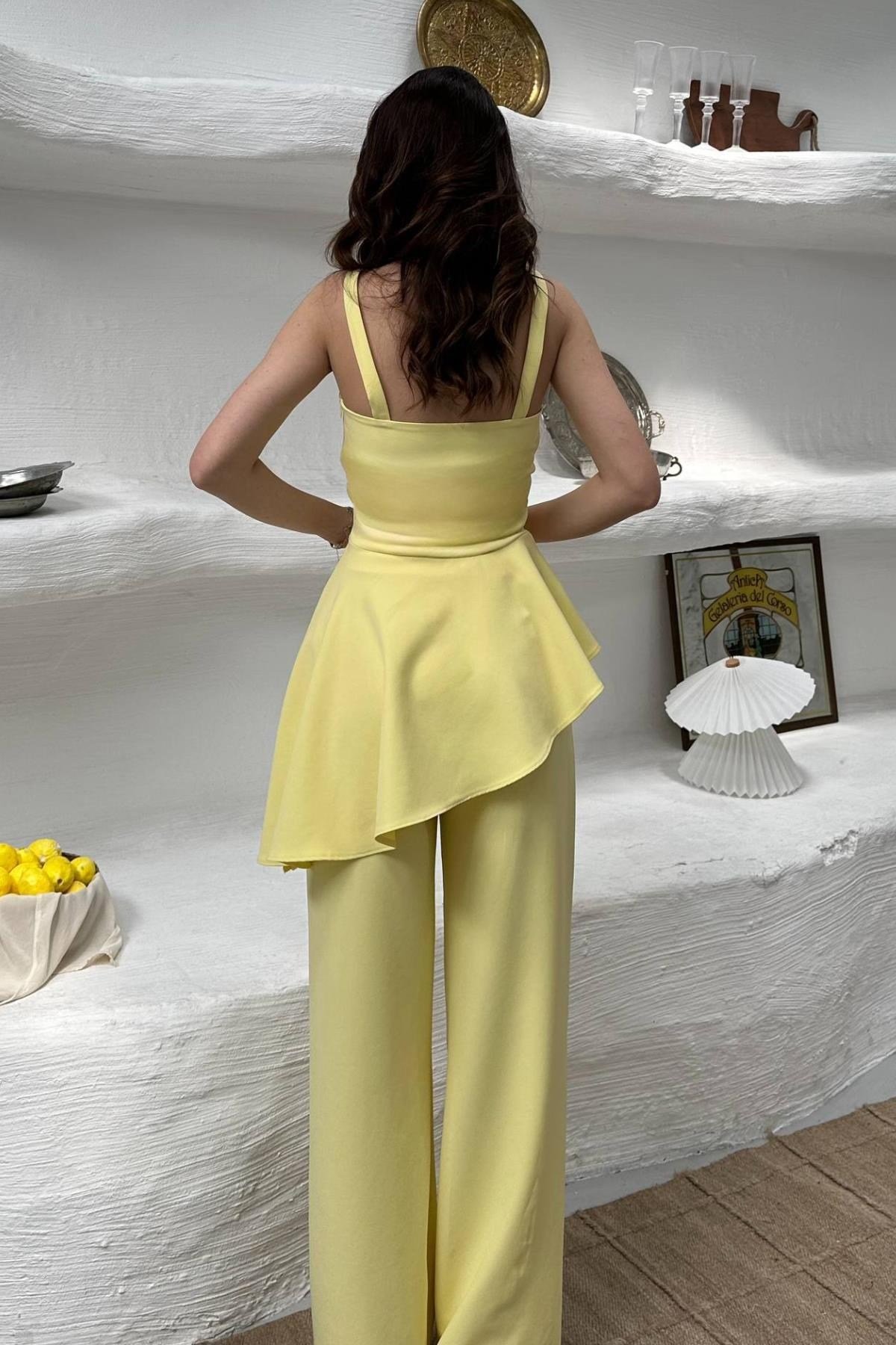 Sarı Volanlı Bluz Ve Pantolon Takım