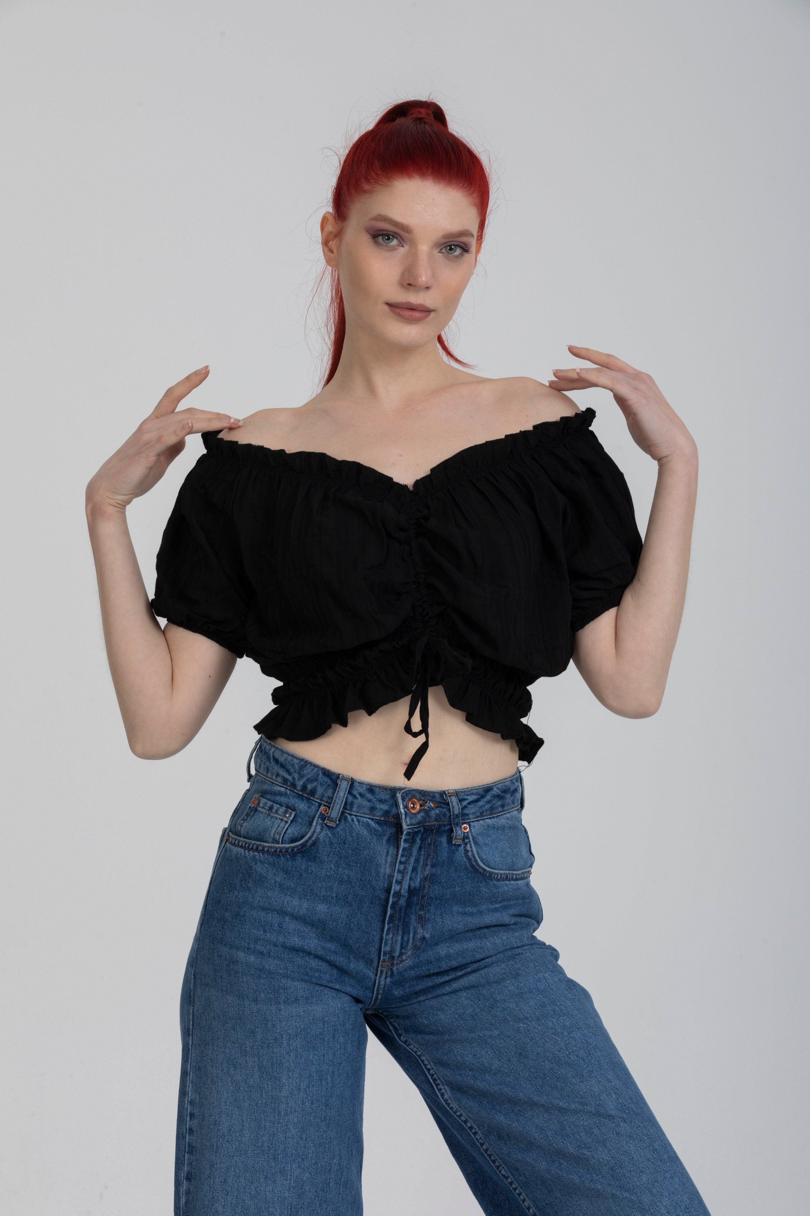 Siyah Renk Önü Büzgülü Detaylı Balon Kol Crop Bluz
