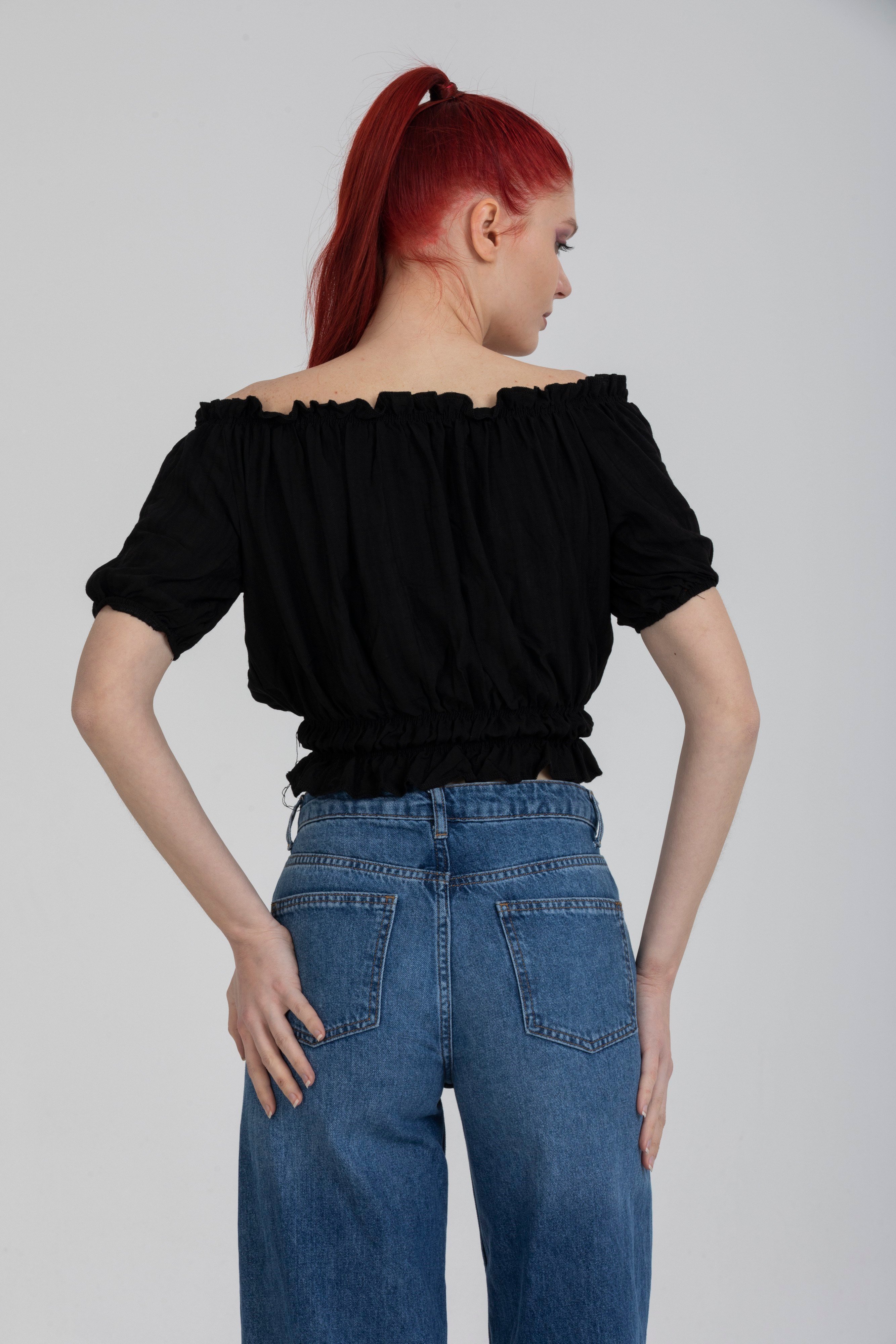 Siyah Renk Önü Büzgülü Detaylı Balon Kol Crop Bluz