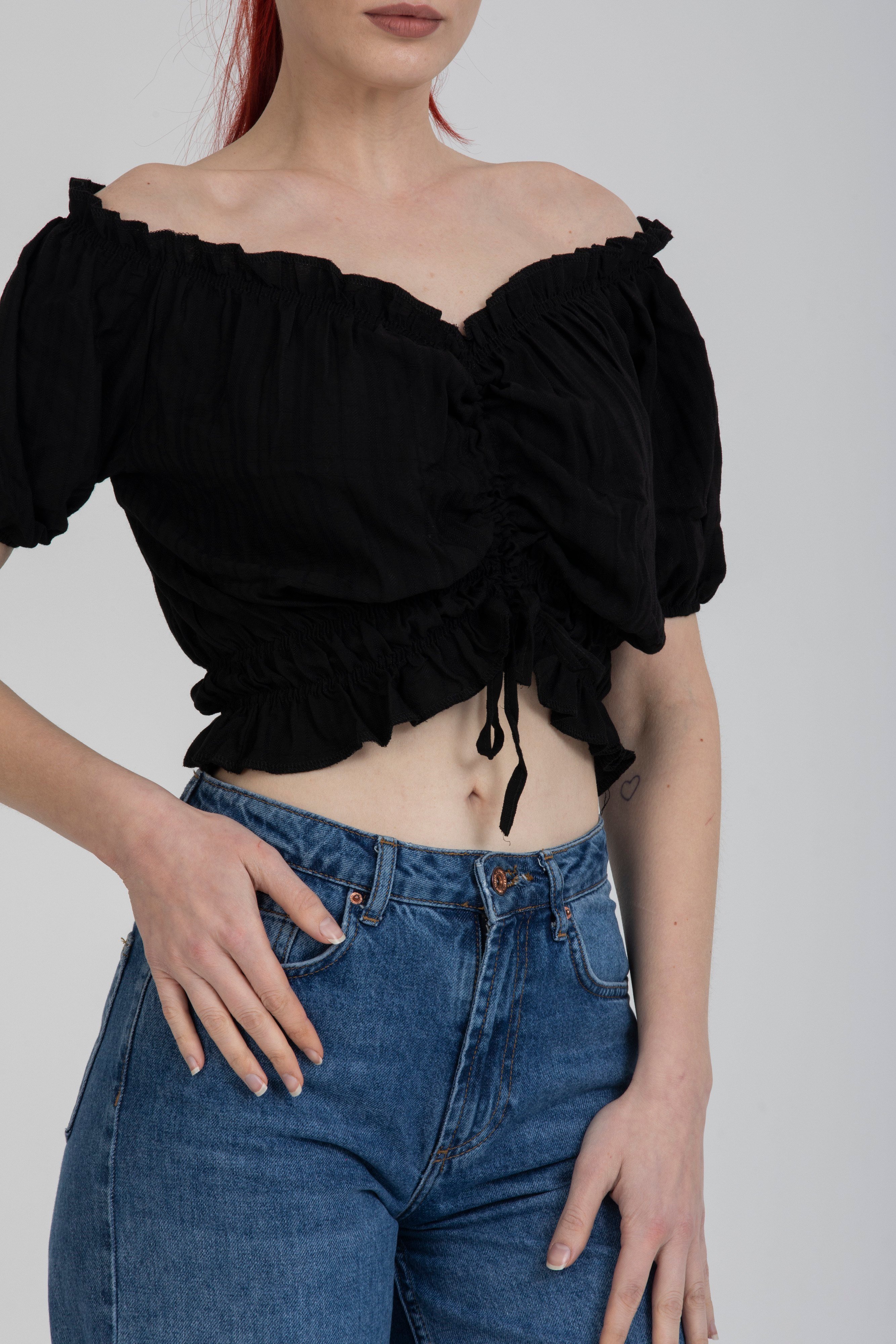 Siyah Renk Önü Büzgülü Detaylı Balon Kol Crop Bluz