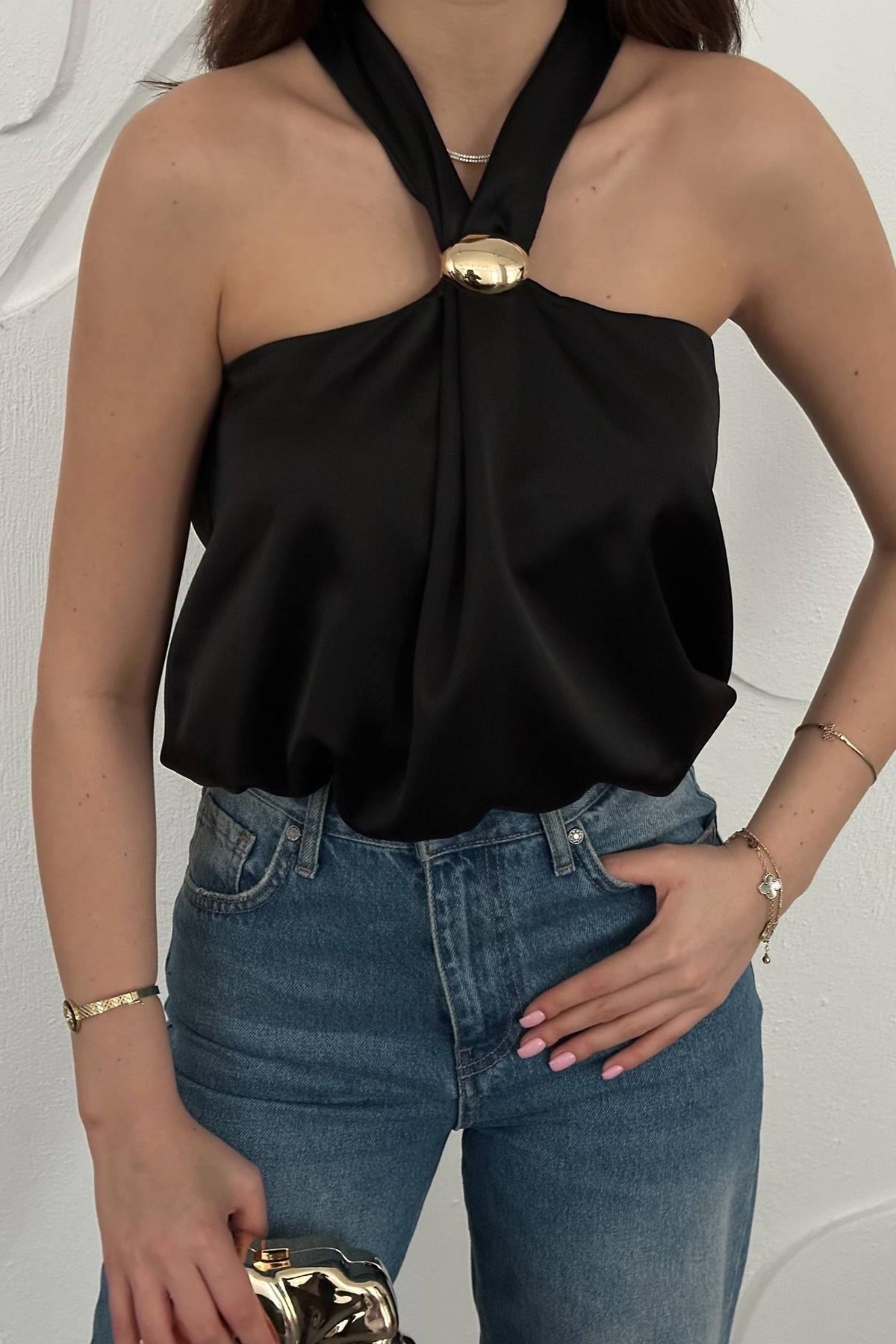 Siyah Toka Detaylı Bluz