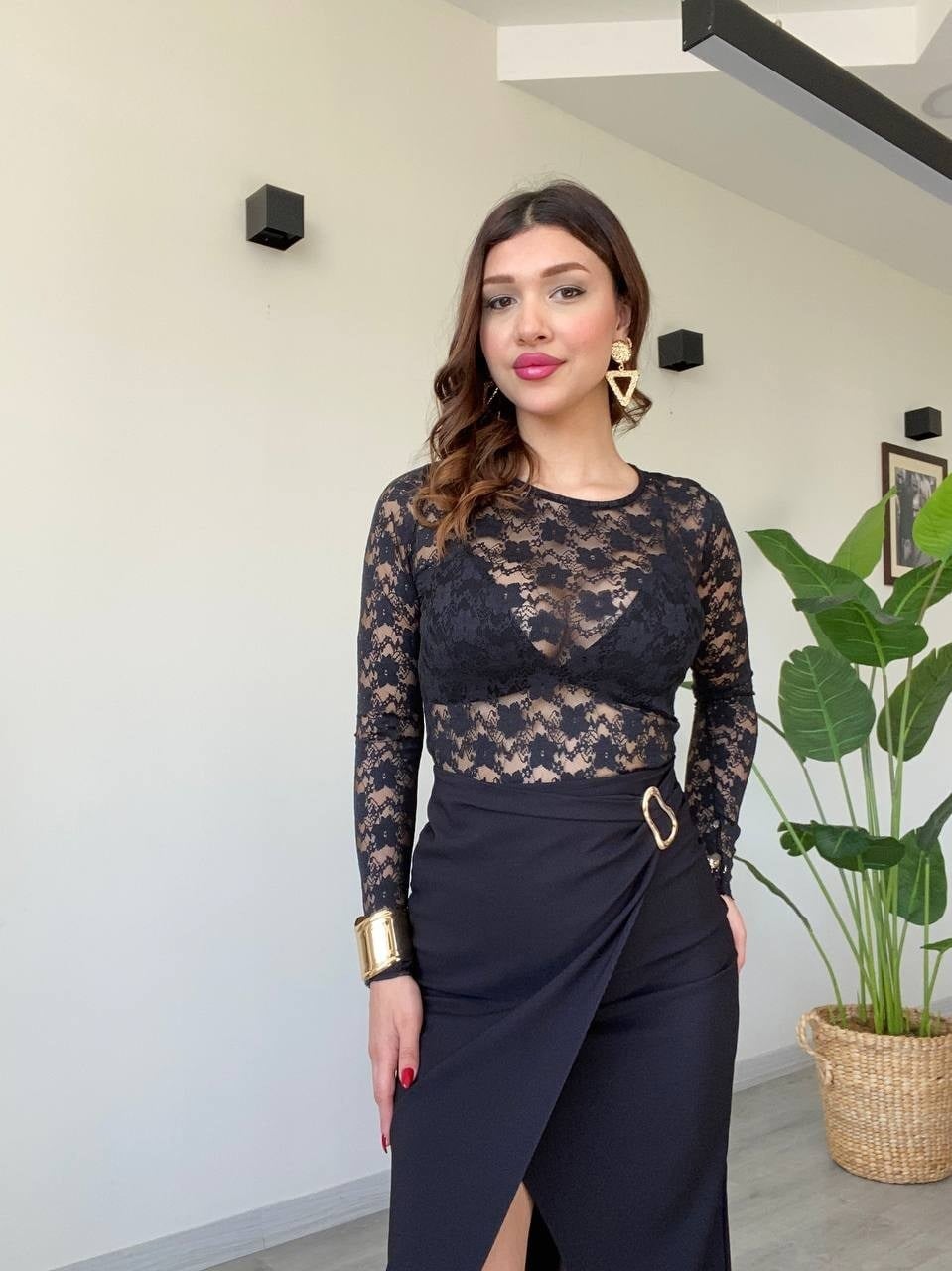 Yüksek Bel Drapeli Siyah Midi Etek – Yırtmaçlı Şık Ofis Eteği