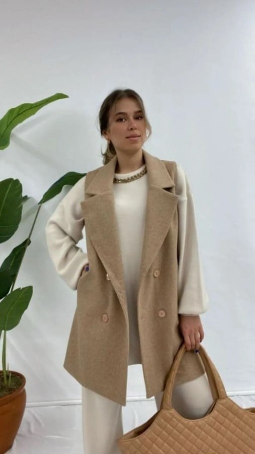 Zarif Camel Bej Kruvaze Yelek – Soft Tonlarda Premium Stil