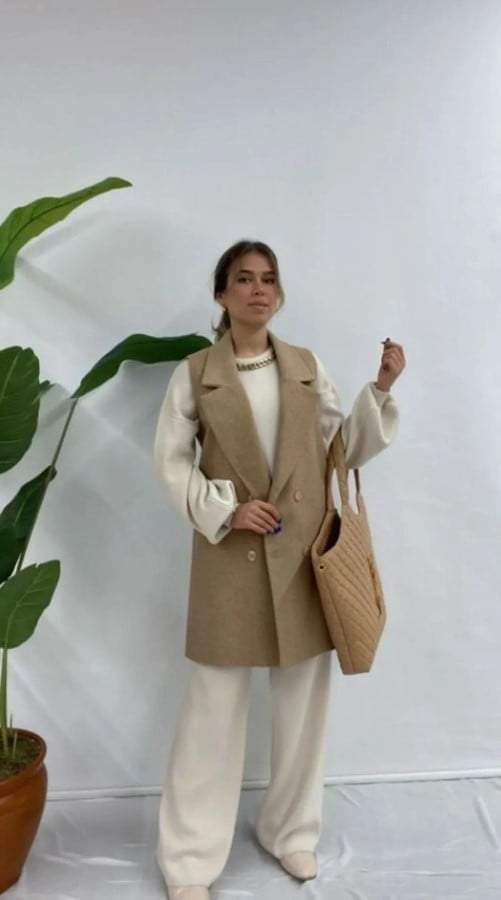 Zarif Camel Bej Kruvaze Yelek – Soft Tonlarda Premium Stil