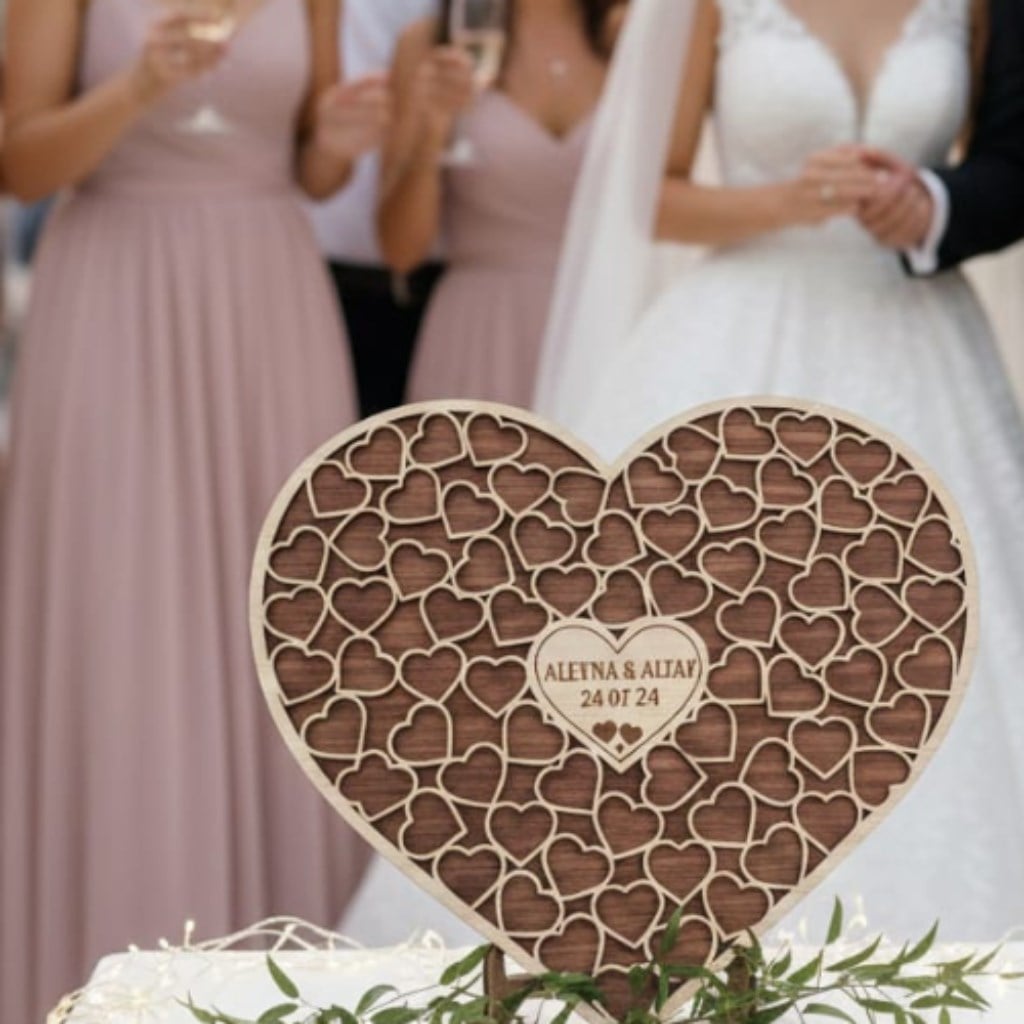 Kişiye Özel Ceviz Zeminli Kalp Formunda Ahşap Düğün Anı Kutusu (50 cm Set)