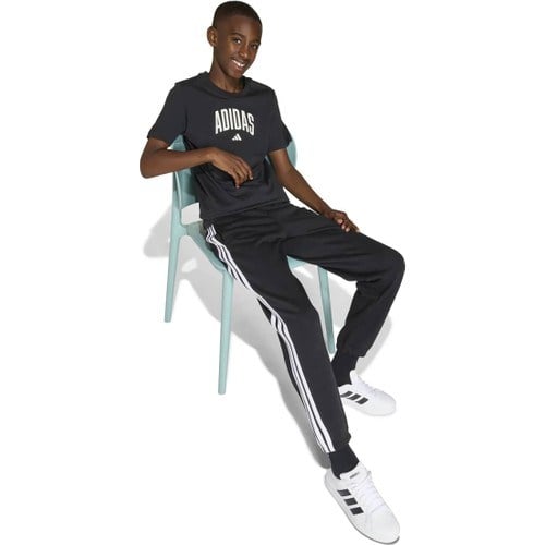 Adidas Collegiate Graphic Çocuk Siyah Yuvarlak Yaka Tişört