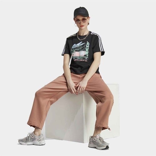 adidas Tee Placed Kadın Tişört