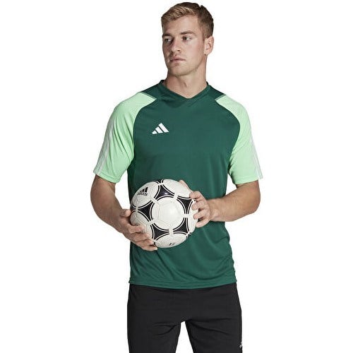 adidas Tiro 23 Erkek Yeşil Tişört Şık Tasarım ve Nefes Alabilir Kumaş ile Günlük Kullanım İçin HU1297