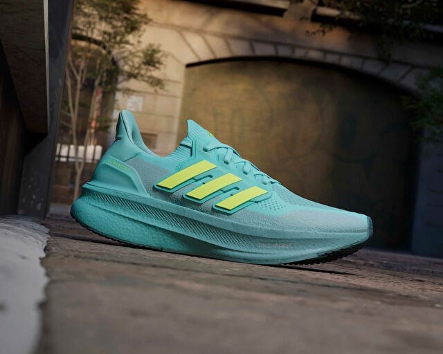 ADIDAS ULTRABOOST 5 Erkek Koşu Ayakkabısı JQ2909 Mavi