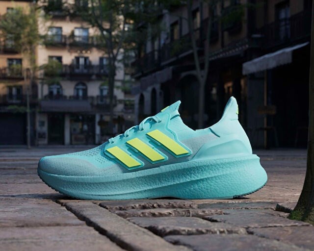 ADIDAS ULTRABOOST 5 Erkek Koşu Ayakkabısı JQ2909 Mavi