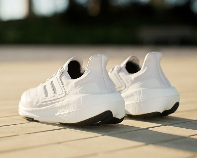 ADIDAS ULTRABOOST LIGHT Erkek Koşu Ayakkabısı GY9350 Beyaz