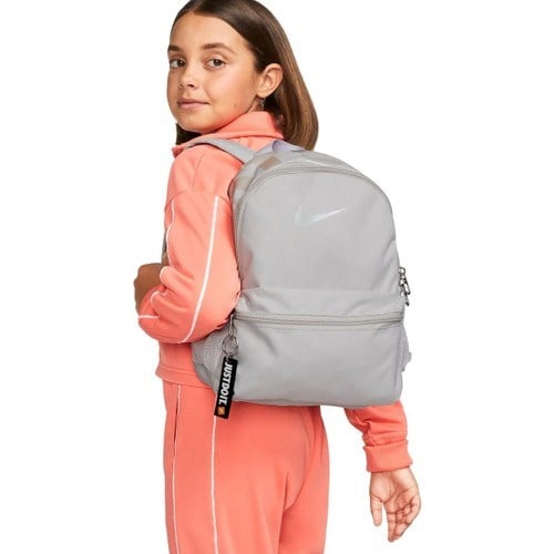 Nike Brasilia Jdı Mini Gri Stil Sırt Çantası 11L DR6091-078 Dolgulu Omuz Askıları ile Rahat Kullanım