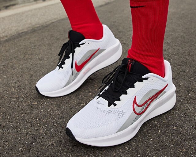 NIKE DOWNSHIFTER 13 Erkek Koşu Ayakkabısı FD6454-104 Beyaz