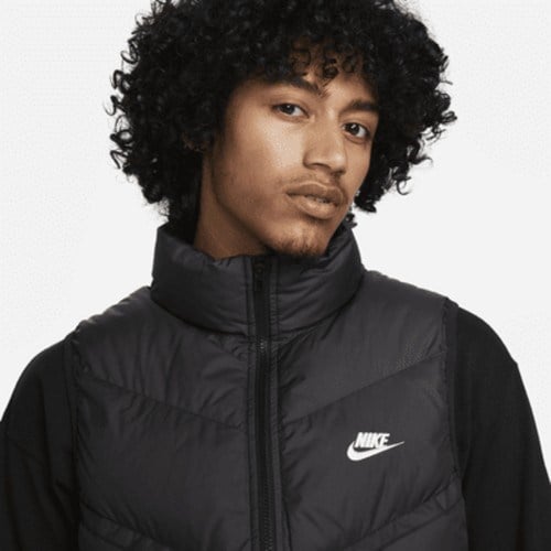 Nike FB8193-010 Storm-FIT Windrunner Erkek Şişme Yelek S Kesim Kalıbı ile Siyah Renk