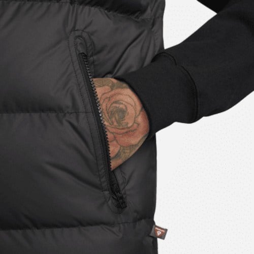 Nike FB8193-010 Storm-FIT Windrunner Erkek Şişme Yelek S Kesim Kalıbı ile Siyah Renk